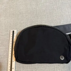 Halara Black‎ Belt Bag Fanny Pack Crossbody Waist Pouch Small Everyday Bag thumbnail 5