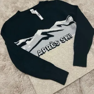 Victoria's Secret PINK Apres Ski Mountain Graphic Crewneck Sweater Green S NWT thumbnail 2