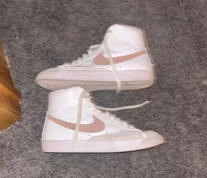 Nike Pink Blazers size 9 thumbnail 2