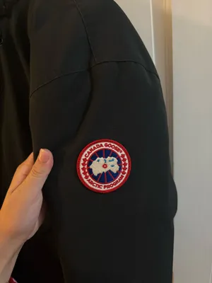 Canada Goose Jacket Women’s thumbnail 2