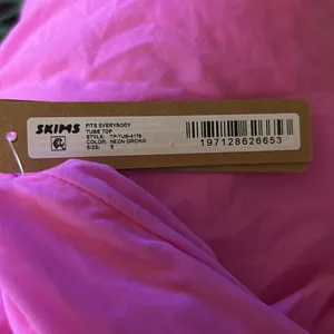 SKIMS Fits Everybody Tube Top NEON OCHID LIMITED EDITION size S thumbnail 5