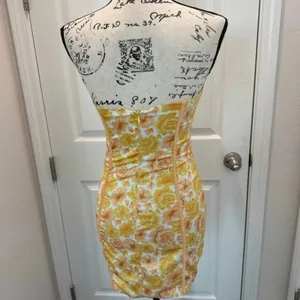 Oh Polly Yellow Floral Strapless Bodycon Dress thumbnail 4