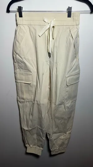 Brand New Halara Women's Size XS White Cargo High Waisted Pants thumbnail 1