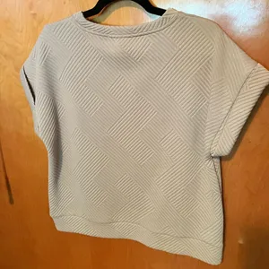 Boutique She+Sky tan short sleeve blouse size small thumbnail 3