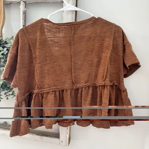 Altar'd State V-neck short-sleeve Boho ruffled hem Peplum Rust Size S Crop Shirt thumbnail 5