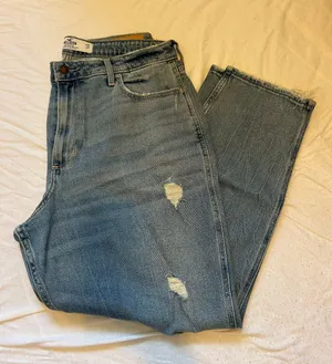 Hollister Curvy High Rise Mom Jean thumbnail 1