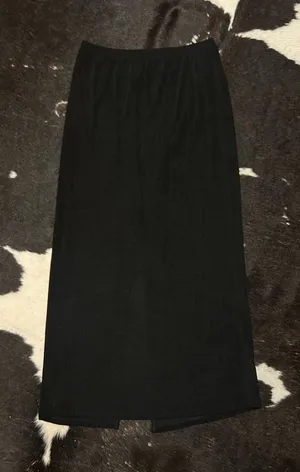Black long skirt with a slit thumbnail 1