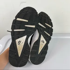Nike Air Huarache Womens Black Sneakers Sz 8.5 thumbnail 11