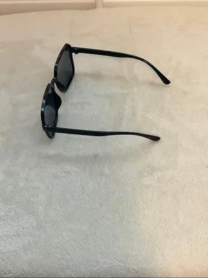 Women's Black Square Sunglasses thumbnail 4