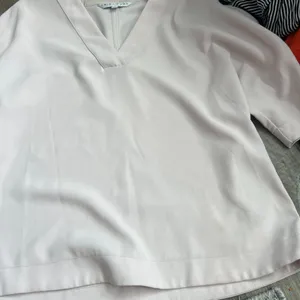 Trina‎ Turk medium blouse thumbnail 7