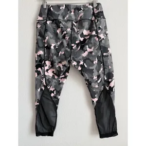 Torrid‎ Athletic Camo Pink Grey Cropped Mesh Legging Women's Size 2X Gym Stretch thumbnail 2