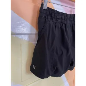 Vuori Black Athletic Running Shorts Women’s XS Zip Pocket Drawstring thumbnail 6