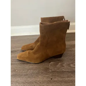 The Lexie Ankle Boot in Warm Chestnut Suede Size 9 thumbnail 2