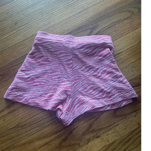 Zara Pink & White Zebra Print High-Rise Shorts – Size XS thumbnail 4