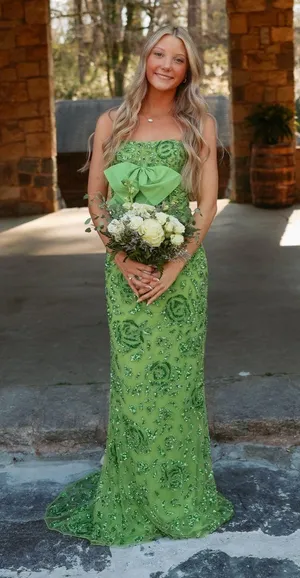 Dress thumbnail 1