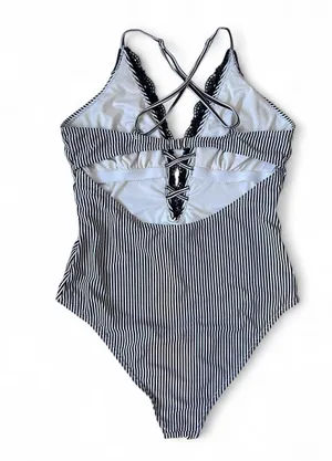 Cupshe One-Piece Swimsuit V-Neck thumbnail 4