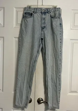 BDG Urban Outfitters Mom High Rise Light Wash Jeans thumbnail 3