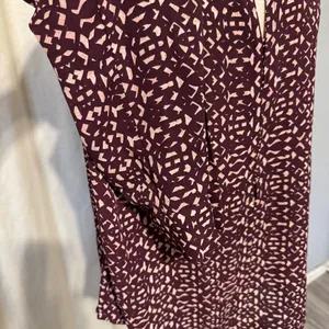 Ivanka Trump Burgandy Dressy LS Blouse Women’s L Half Clasp Button Office‎ Wear thumbnail 3