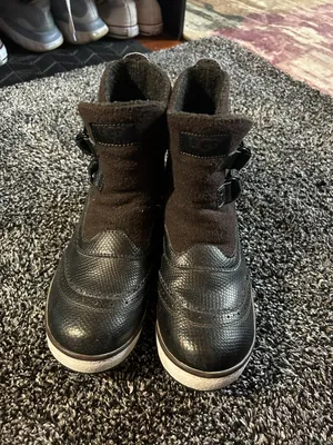 UGG boot thumbnail 2