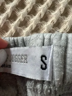 Gray joggers size small #loungewear #athleisure thumbnail 3