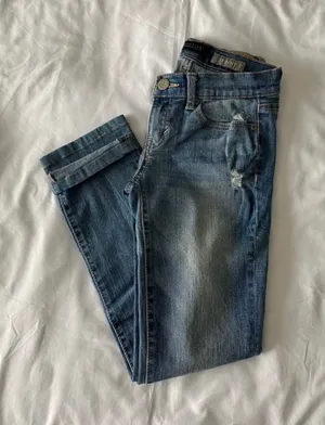 Light Wash Low Rise Skinny Jeans thumbnail 1