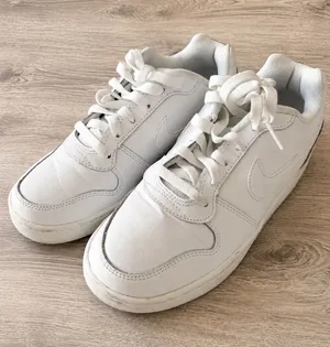 Nike Court Vision Low Triple White Sneakers Women’s Size 8.5 thumbnail 1