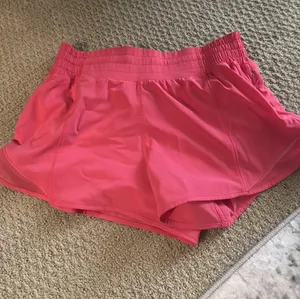 Lululemon Shorts Hotty Hot High-Rise thumbnail 1