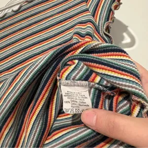 Brandy Melville Wynn Rainbow Stripe Lettuce Hem Scalloped Baby Tee 80s/90s‎ OS thumbnail 5