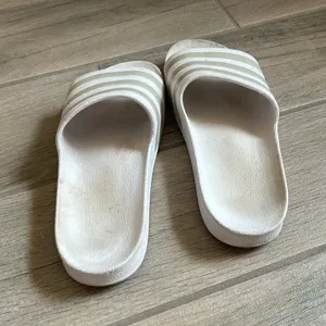 Adidas slides thumbnail 3