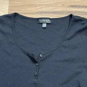 Topshop Black Cropped Henley Top Shirt Long Sleeve Women’s 12 thumbnail 3