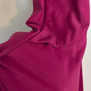 LA FEMME Simple Elegant Long Jersey Dress with Scoop Neck in Burgundy thumbnail 9