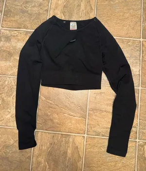 Gymshark Black Cropped Long-Sleeve Seamless Top with Logo thumbnail 1
