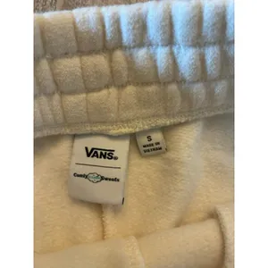 Vans Cream Sweat Shorts | Size Small | NWOT | Cotton Blend thumbnail 3
