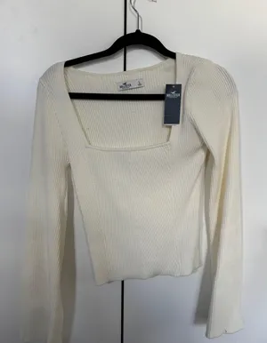 Hollister Top thumbnail 1