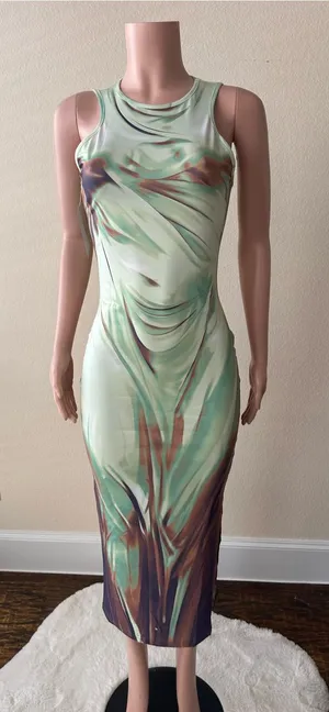 Brand New! | Women’s Green silhouette Chic Midi Dress | Size Medium thumbnail 1