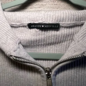 Brandy Melville grey ribbed cropped hoodie thumbnail 6