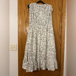 Anniewear Sketch Flower Midi Dress - NWT - Size XL Cream and Black Midi Dress thumbnail 3