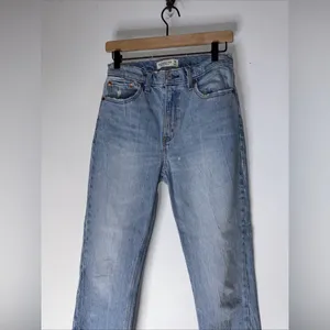 abercrombie fitch High Rise Mom Jean Raw Hem Size 26/2‎ thumbnail 3