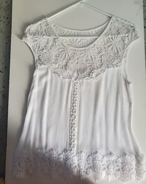 American Rag white crochet top size medium women's very pretty details thumbnail 1