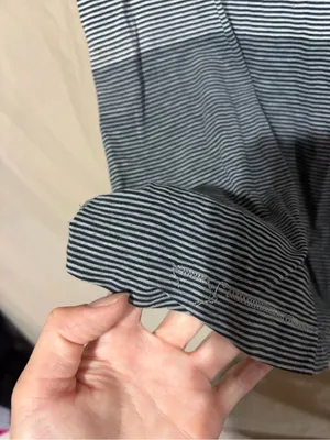 Lululemon T-shirt thumbnail 5