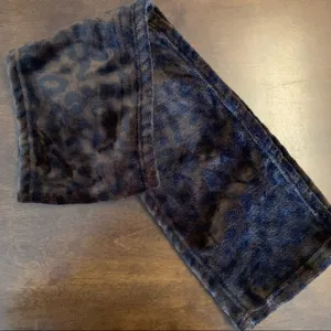 The Walking Company Animal Print Cheetah Leopard Soft Scarf thumbnail 3