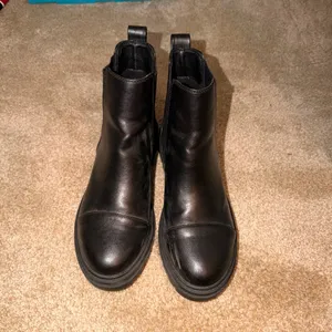 Mini black boots Size 9.5 thumbnail 2