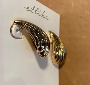 NWT  Gold Seashell Earrings thumbnail 3
