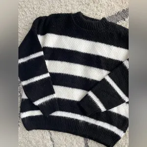 Topshop Black & White Stripe Knit Sweater thumbnail 5