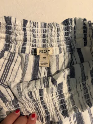 Low-Rise Roxy Shorts thumbnail 2