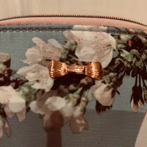 Ted Baker Mini Bag Perfect For Chargers/Cosmetics/ Anything You Want It To Be thumbnail 4