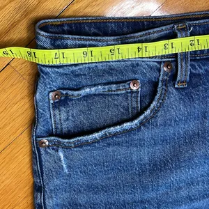 Abercrombie and Fitch 4” High Rise Mom Shorts thumbnail 6