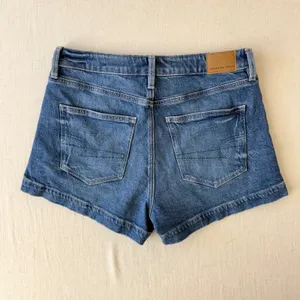American Eagle Stretch Denim Mom Shorts Womens 4 Blue thumbnail 2