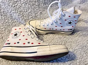Converse Chuck 70 High Top "Love Me" Embroidered Lips Valentine Limited Edition. thumbnail 1