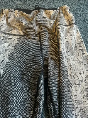 Lululemon Wunder Under Black & White Lace Nulux Leggings size 8 Excellent thumbnail 10